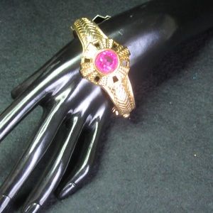 NWT Savvy gold tone bracelet with crystal